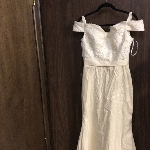 Wedding Dress size 6 lace front/back - Picture 3 of 15